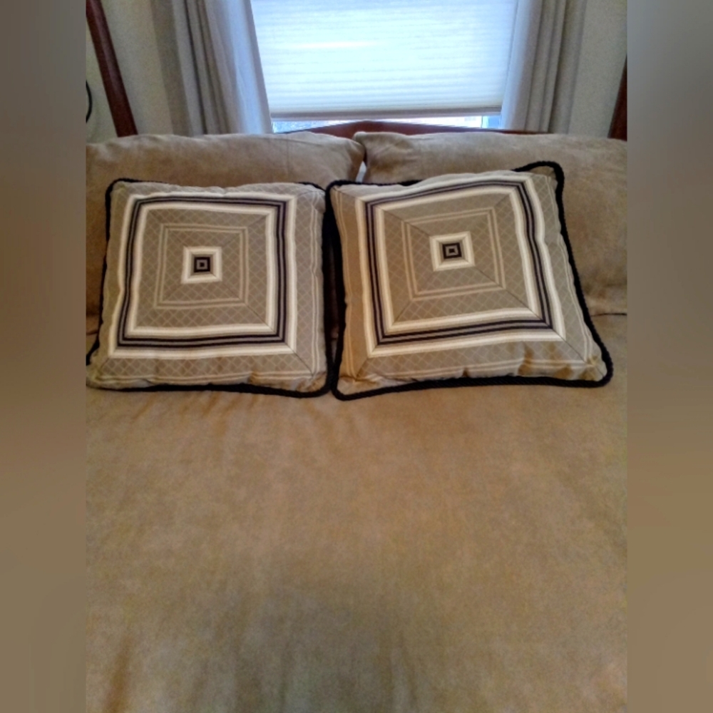 WAVERLY THROW PILLOWS